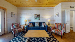 TC403 Nice Condo Close to beach, Shared Pool, Pet Friendly